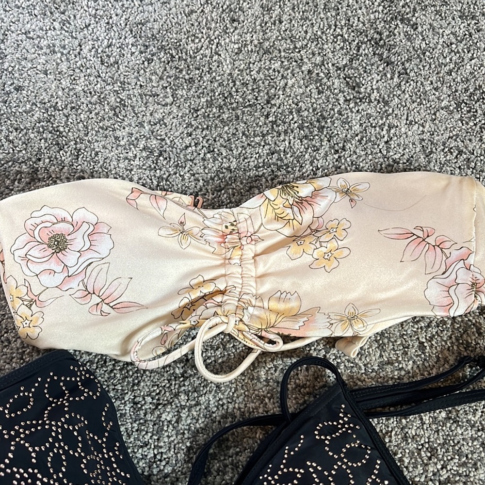 Bathing suits - Picture 6 of 6